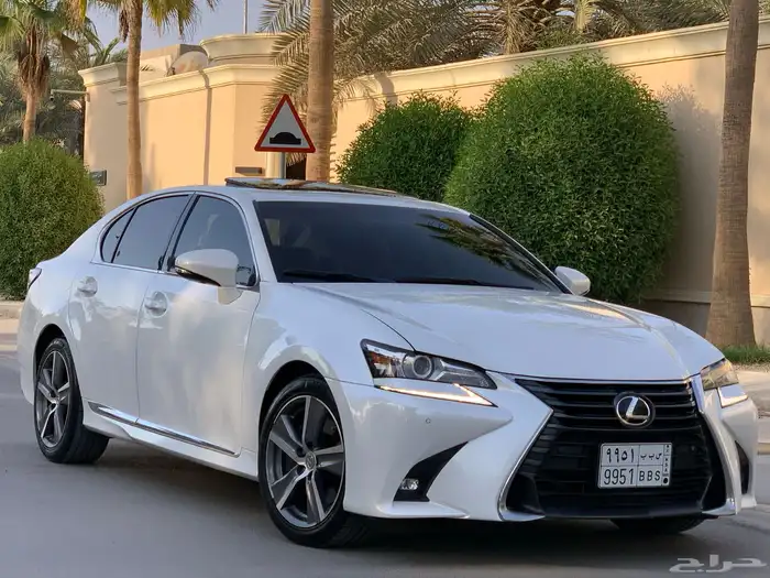 لكزس GS300 موديل 2018 بحالة الوكاله ممشى 26 الف 2