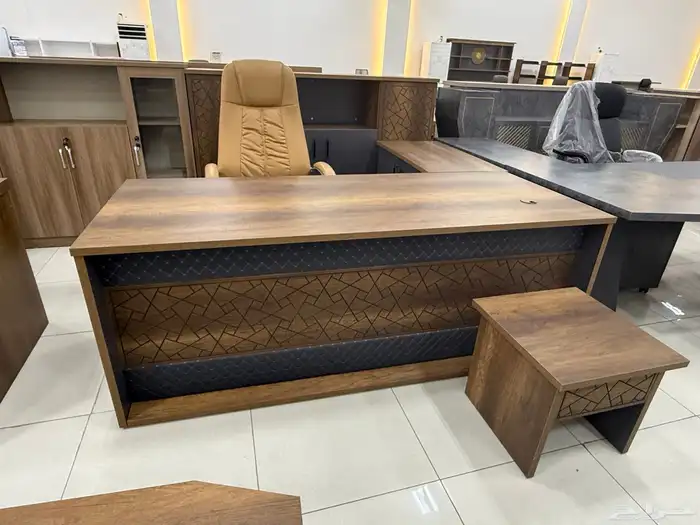 مكاتب ادراية فخمة جميع المقاسات 34