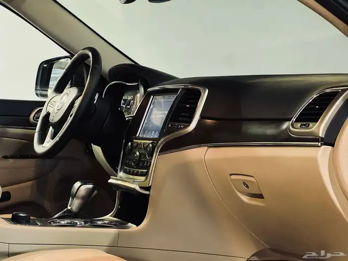 شيروكي 2017 لميتيد V8 بحاله ممتازه 11