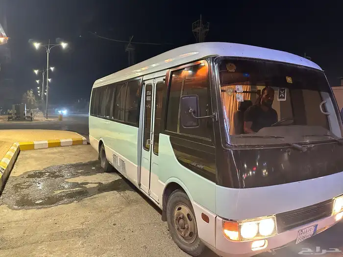 باص متسوبيشي روزا 16