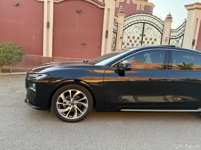 فورد تورس تيتانيوم فل كامل 2025 شبه جديد 13