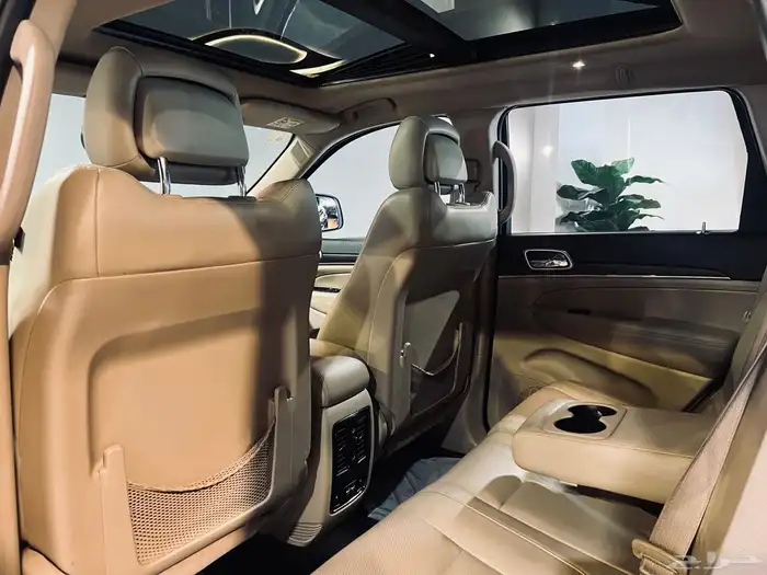 شيروكي 2017 لميتيد V8 بحاله ممتازه 9