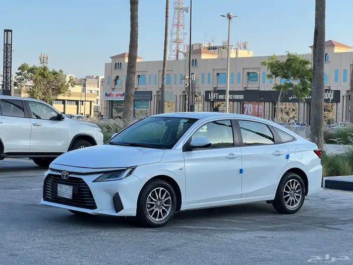 تويوتا يارس موديل 2023 نظيف 4