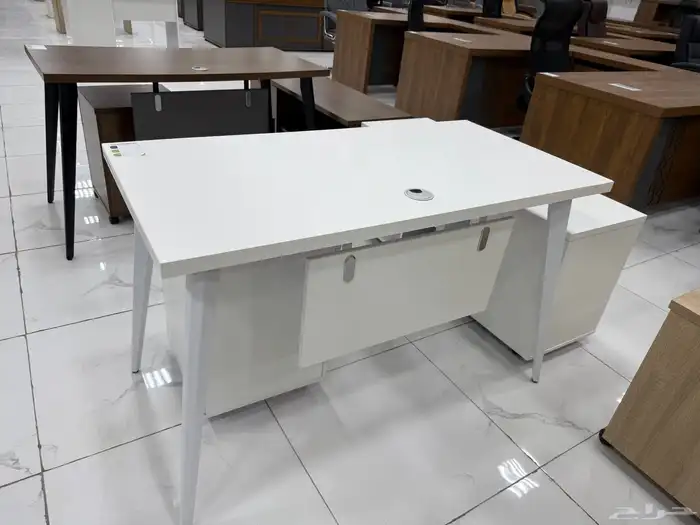 مكاتب ادراية فخمة جميع المقاسات 41