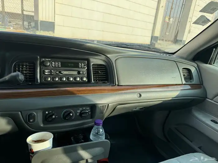 فورد كروان فكتوريا ممشى 170 الف استخدام شخصي 14