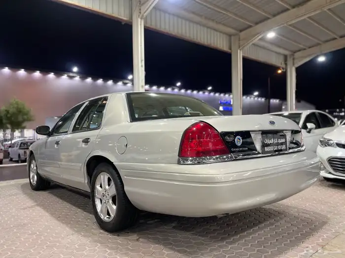 فورد فكتوريا 2011 12