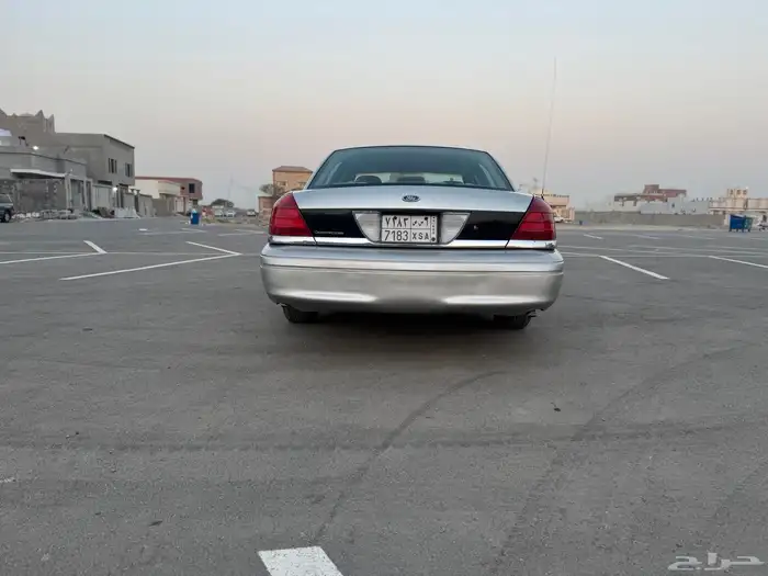 فورد كروان فكتوريا ممشى 170 الف استخدام شخصي 3