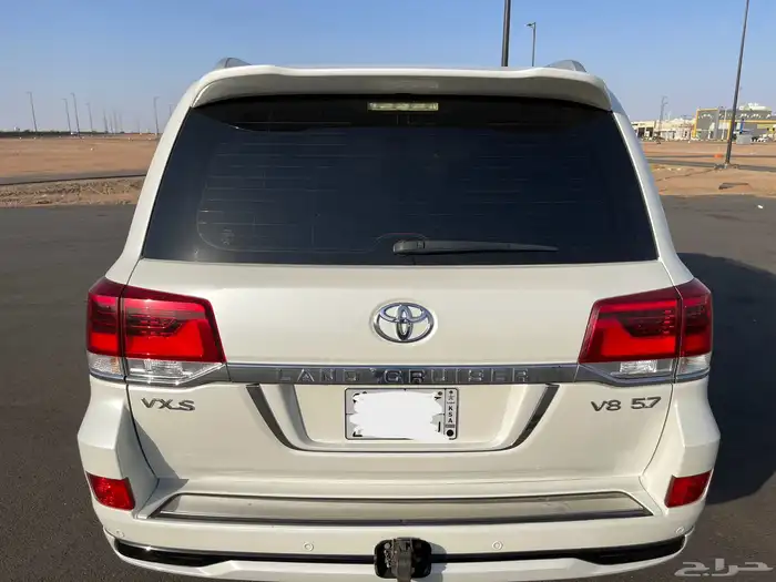 لاندكروزر (5.7)vxs فل كامل رادار ابيض داخلية بيج 2016 4