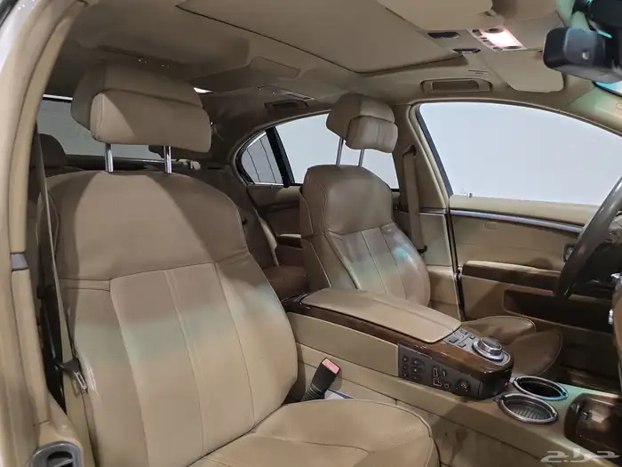 بي ام دبليو 740Li موديل 2006 بحالة ممتازة 6