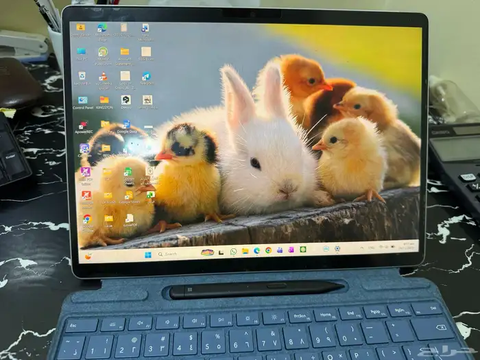 لابتوب سيرفس برو 8 يستخدم تابلت ولاب توب 9