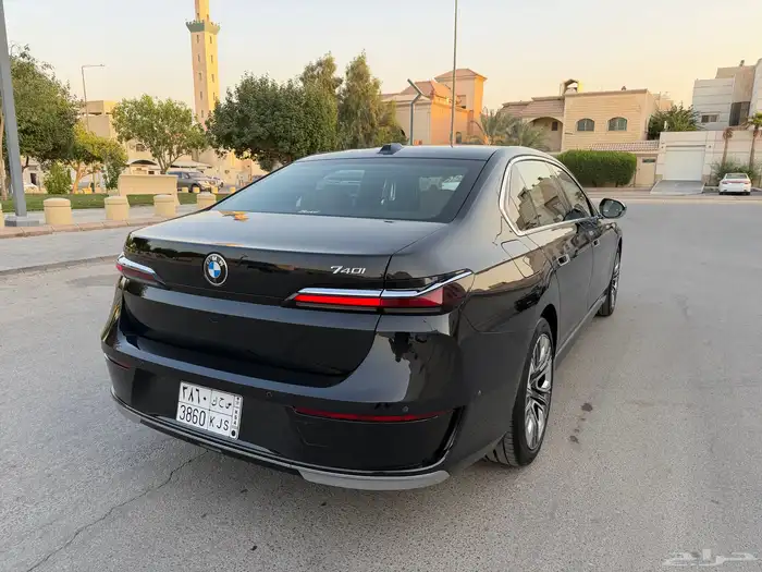 بي ام دبليو 740 Liاعلى فئة 2023 للبيع 6