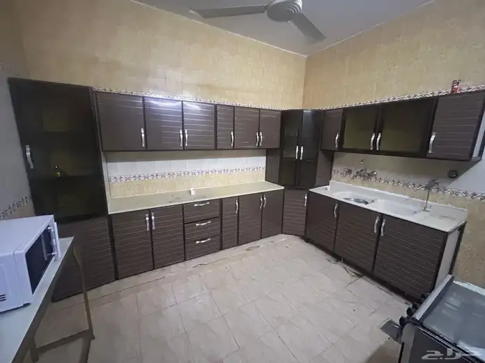 للبيع مطبخ وفرن ومايكرويف وطاوله 0