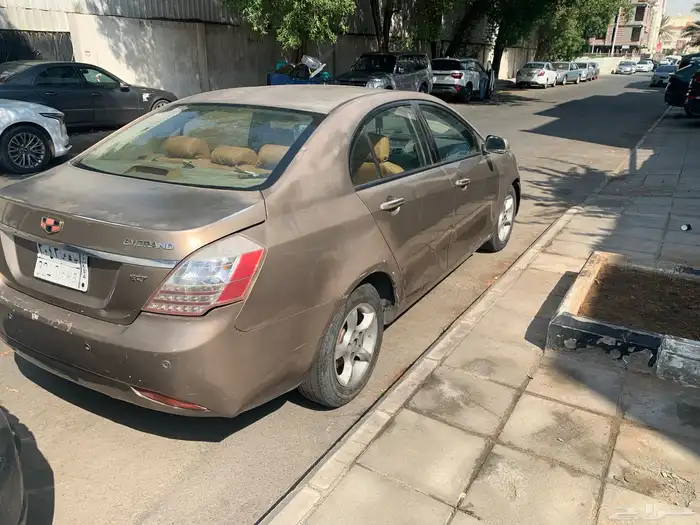 جيلي فل كامل للبيع بحالة نظيفه موديل 2012 بس يبغالها تجديد 0