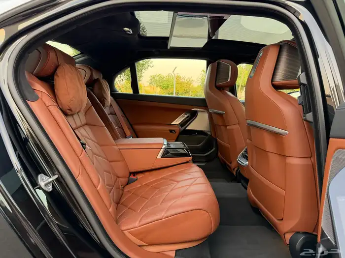 بي ام دبليو 740 Liاعلى فئة 2023 للبيع 16