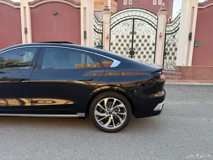 فورد تورس تيتانيوم فل كامل 2025 شبه جديد 11