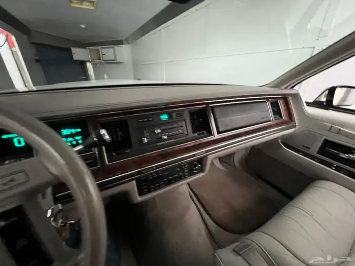 لينكولن تاون كار 1992 بريزيدينت 23