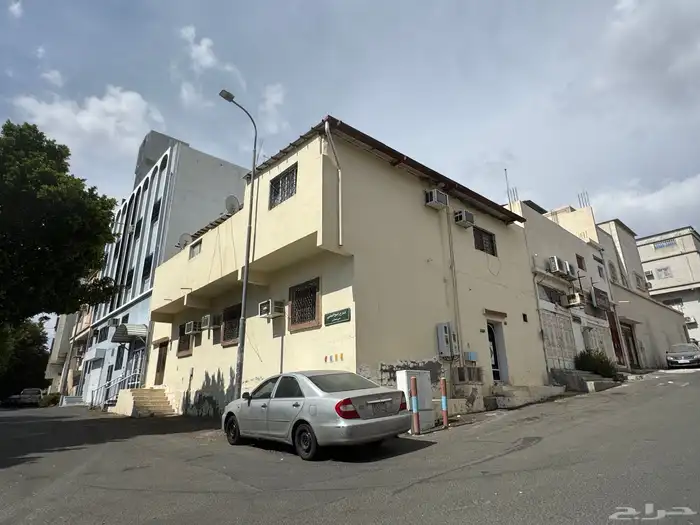 بيت شارعين شقتين ومحلات 1