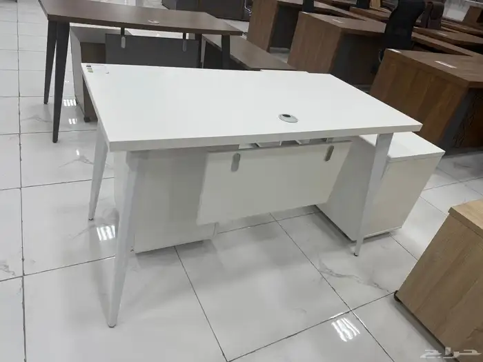 مكاتب ادراية فخمة جميع المقاسات 43