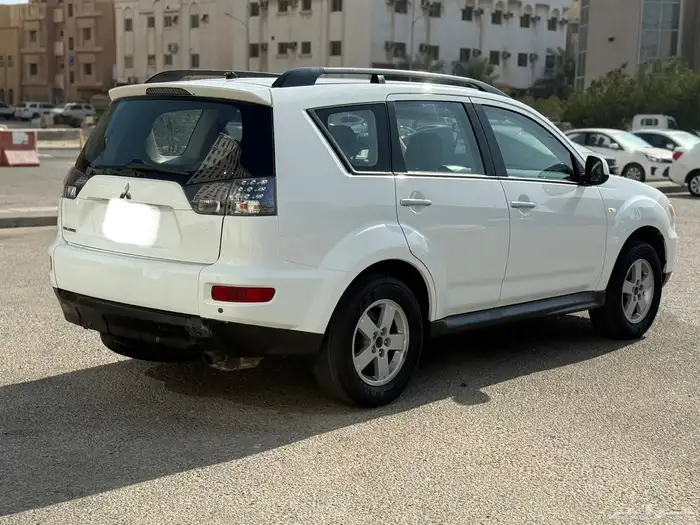 ميتسوبيشي اوتلاندر 2011 نضيف أربعه سلندر 7