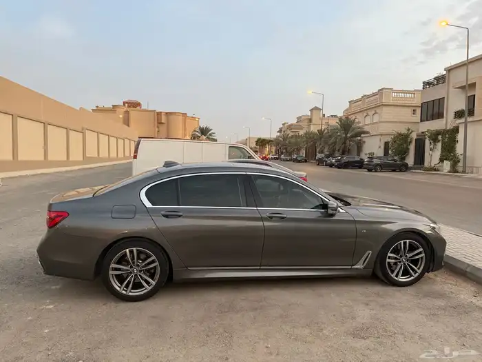 بي ام دبليو الفئة السابعة 730 Li موديل 2018 ممشى قليل جدا 7