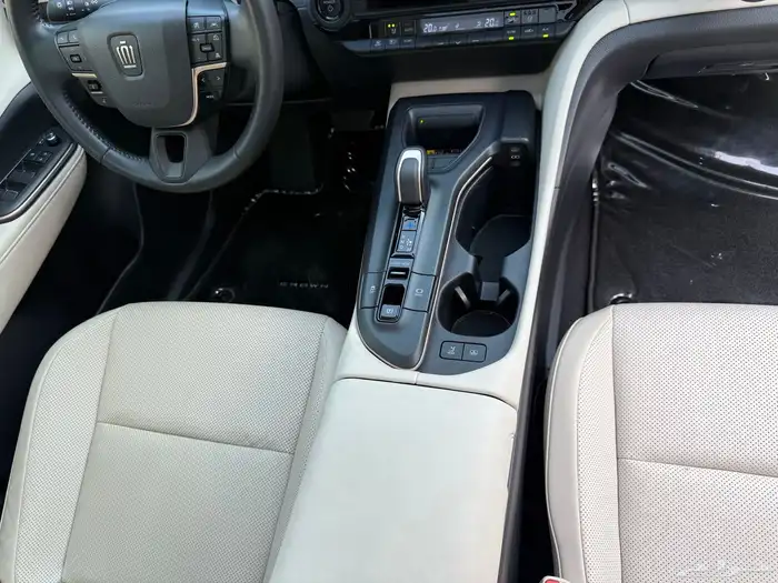 تويوتا كراون ماجستنا 2023 شبه جديد 25