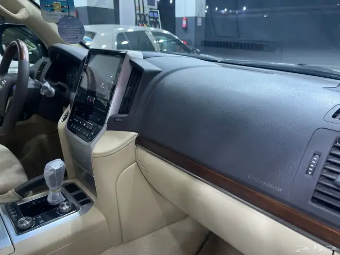 جيب لاندكروزر موديل 2017 وارد عبداللطيف جميل 35