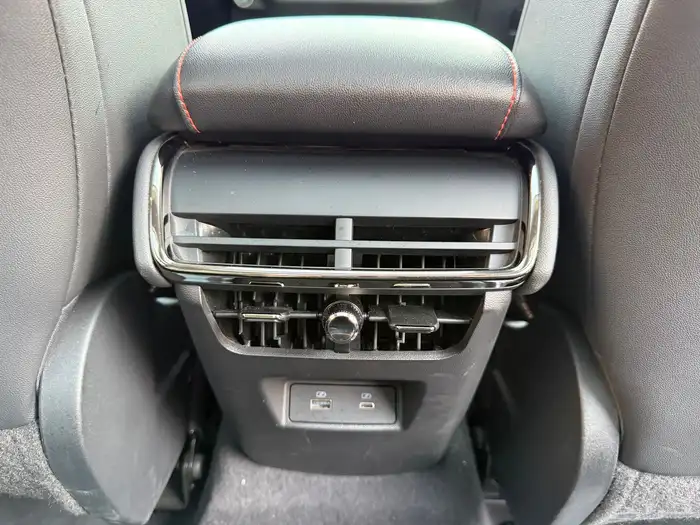 فورد تورس تيتانيوم فل كامل 2025 شبه جديد 27