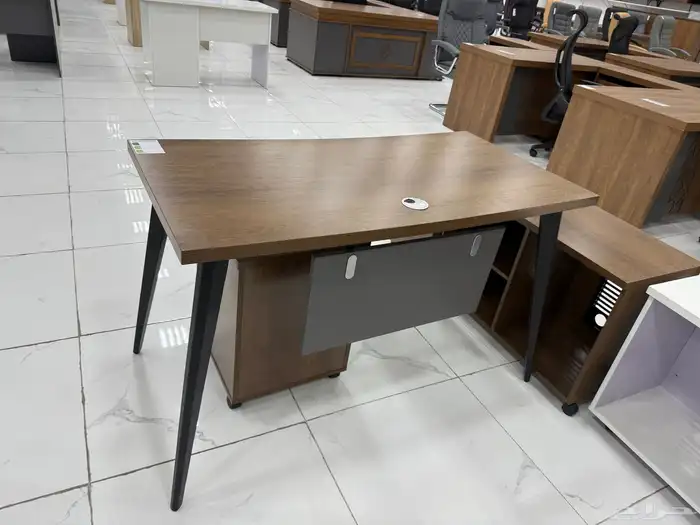 مكاتب ادراية فخمة جميع المقاسات 42