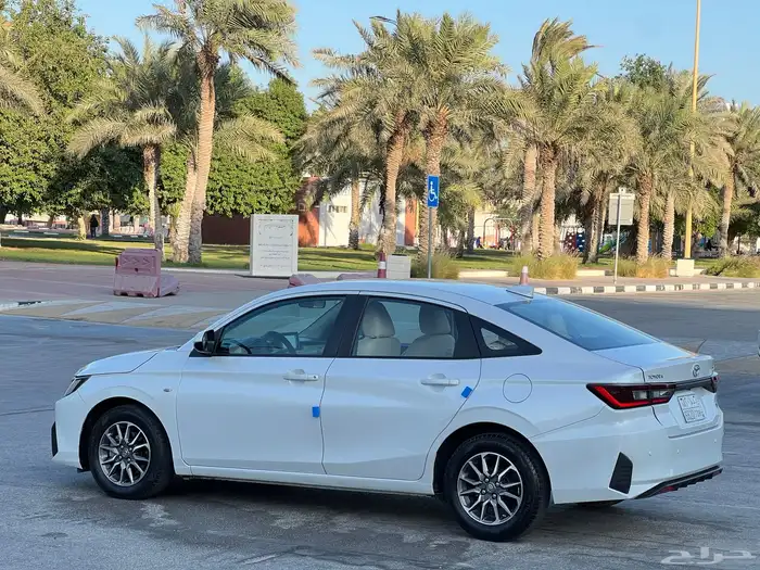 تويوتا يارس موديل 2023 نظيف 8