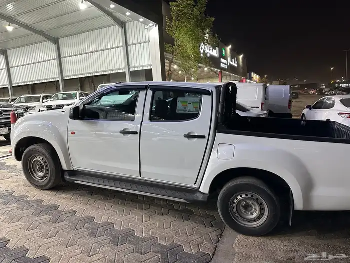 سياره ايسوزو دبل كابينه 1