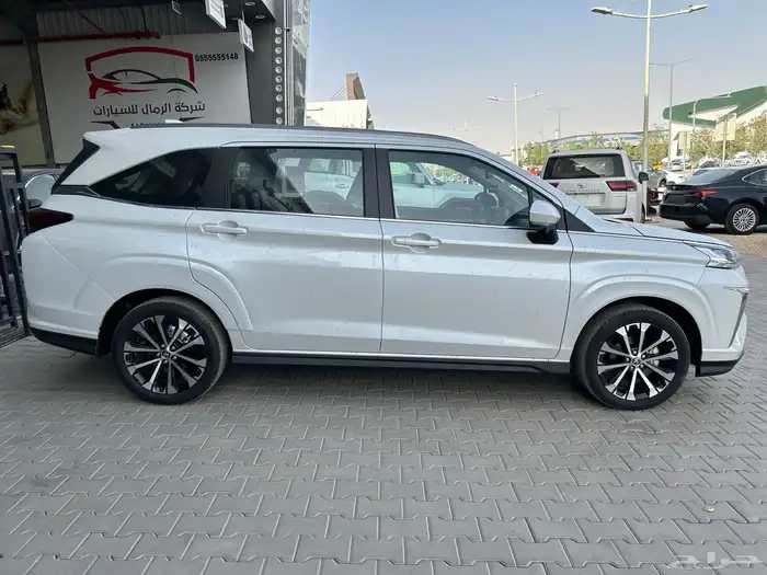 تويوتا  فيلوز GLXبنزين 2025 فل كامل ابيض 70100شامل الضريبة 3