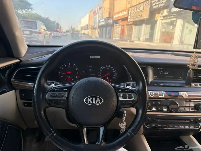 كيا كادنزا 8