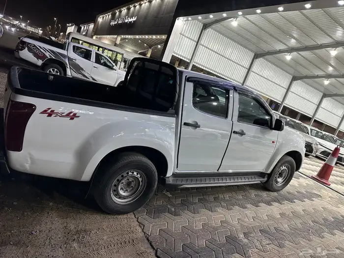 سياره ايسوزو دبل كابينه 0