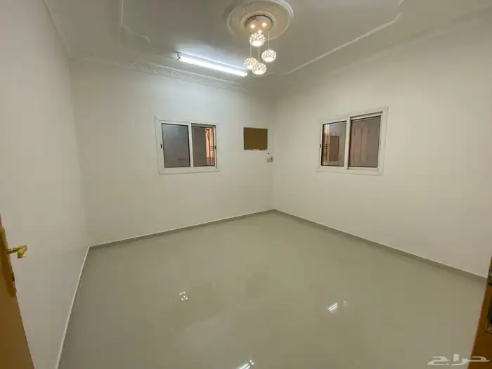 شقة بلاطة شبه جديدة للإيجار - حي العريسة الشمالي 4