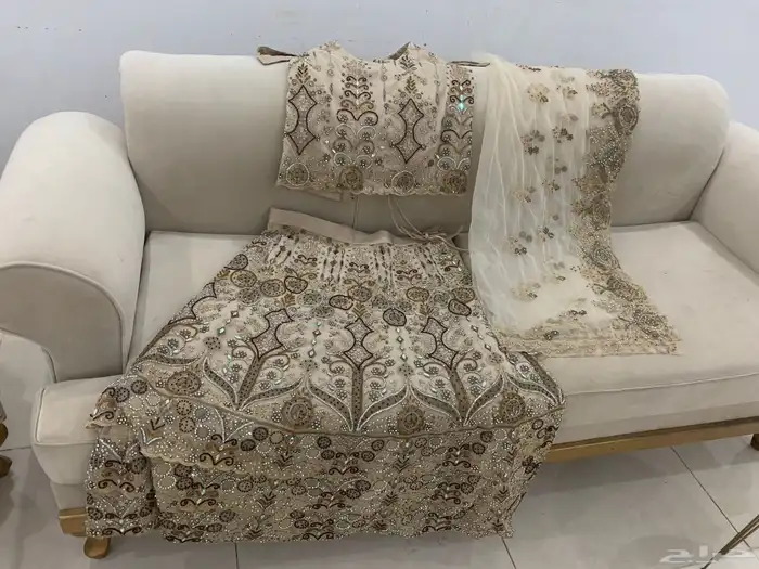 فستانين واحد ميل وشال والثاني ثوب عادي مع شال 0