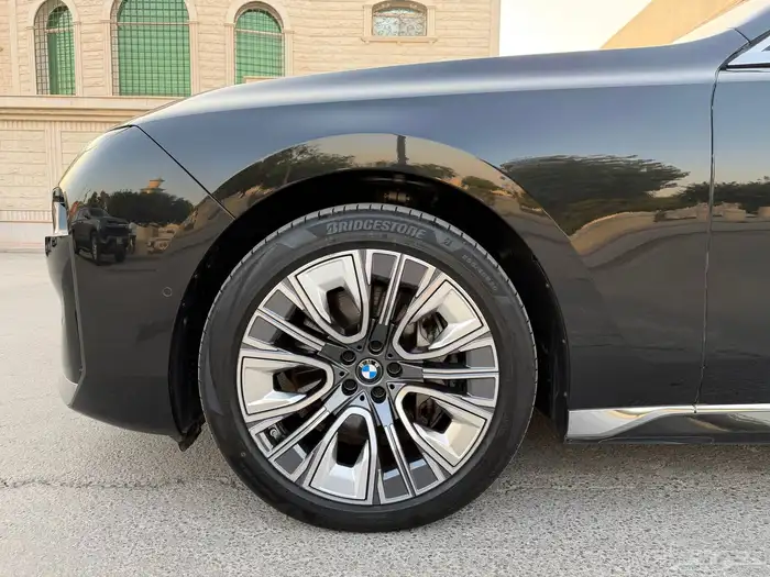 بي ام دبليو 740 Liاعلى فئة 2023 للبيع 9