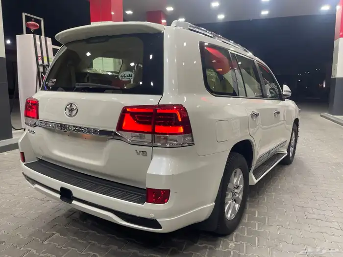 جيب لاندكروزر موديل 2017 وارد عبداللطيف جميل 32