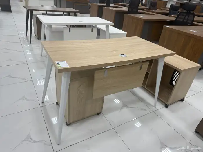 مكاتب ادراية فخمة جميع المقاسات 44