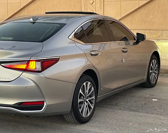 لكزس ES250 2024 9