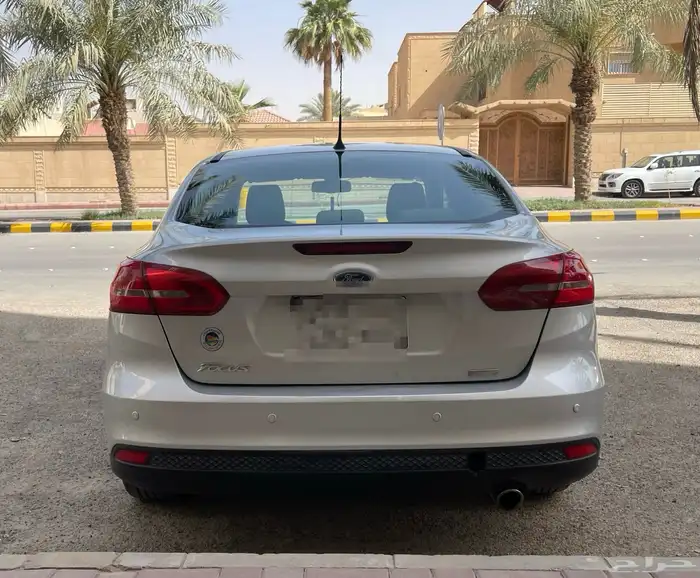 فورد فوكس نص فل 2016 بحالة ممتازة 3