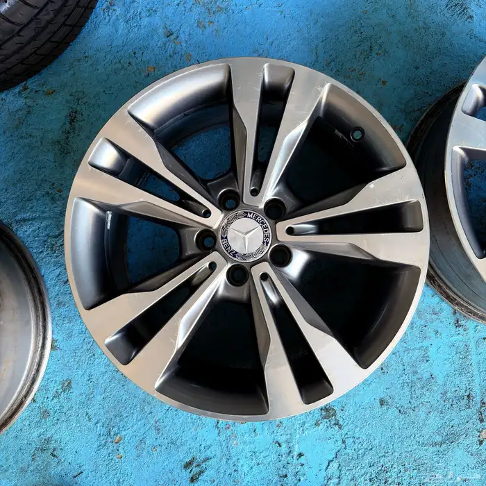 جنوط مرسيدس مقاس 18 مستخدم نظيف 0