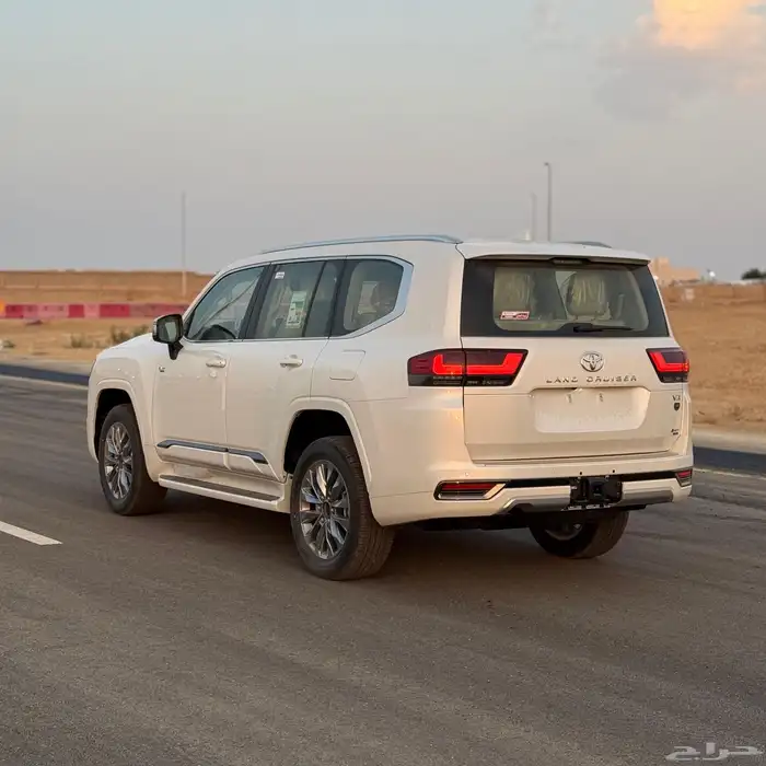 لاندكروزر 300 VX هايبرد 2025 للبيع كاش او اقساط 3