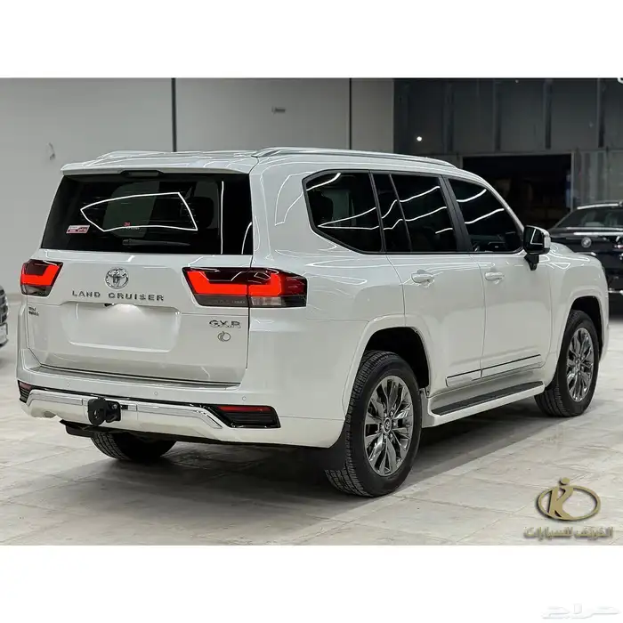 تويوتا - لاندكروزر GXR.L4 2023 - عداد 43 الف فقط 3