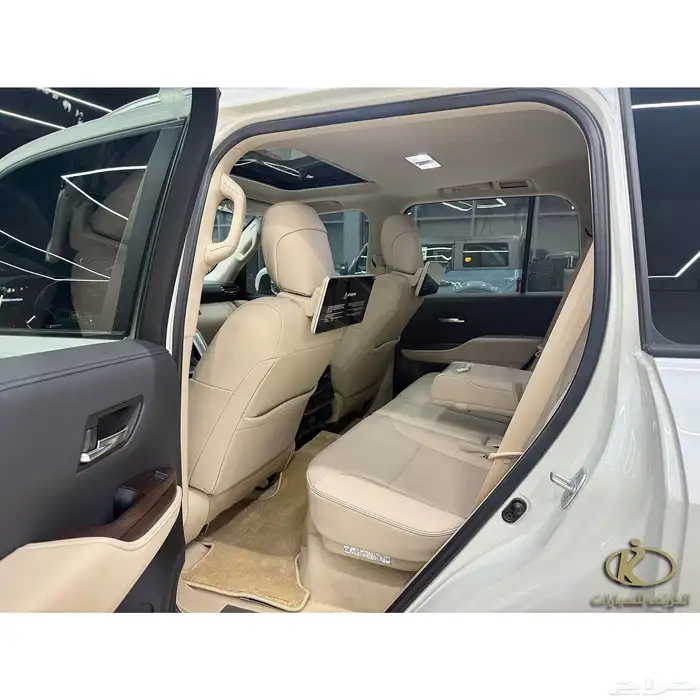 تويوتا - لاندكروزر GXR.L4 2023 - عداد 43 الف فقط 9