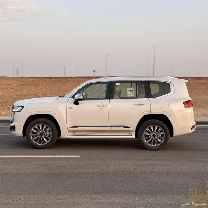 لاندكروزر 300 VX هايبرد 2025 للبيع كاش او اقساط 2