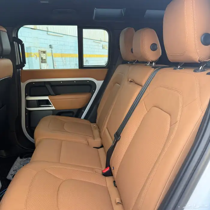 لاند روفر ديفندر 2023 11