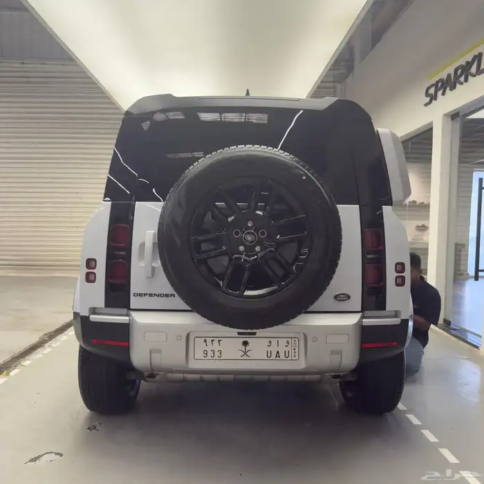 لاند روفر ديفندر 2023 4