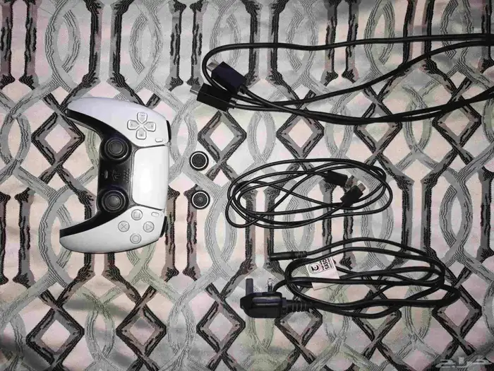 سوني5 سليم بمدخل اشرطه بجميع الاسلاك وقيور اليد مغناطيسية 4