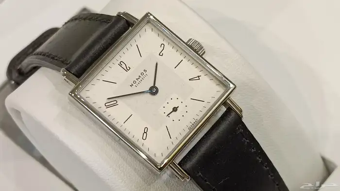 ساعة نوموس قلاشوت الفاخرة 1