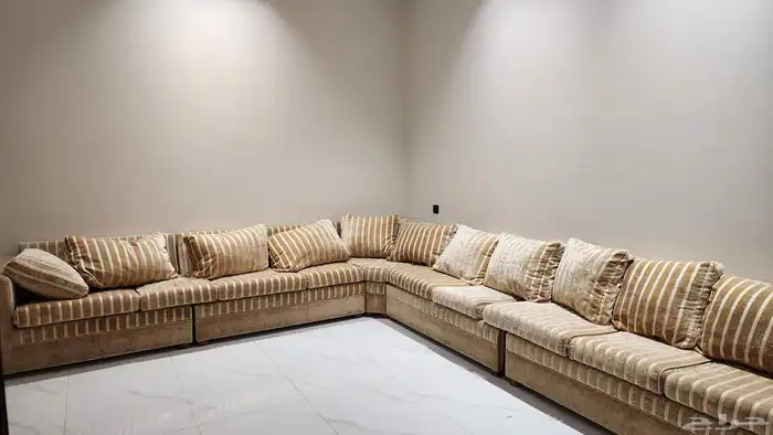 للبيع كنب نظيف جدا  وجلسته مريحه 0